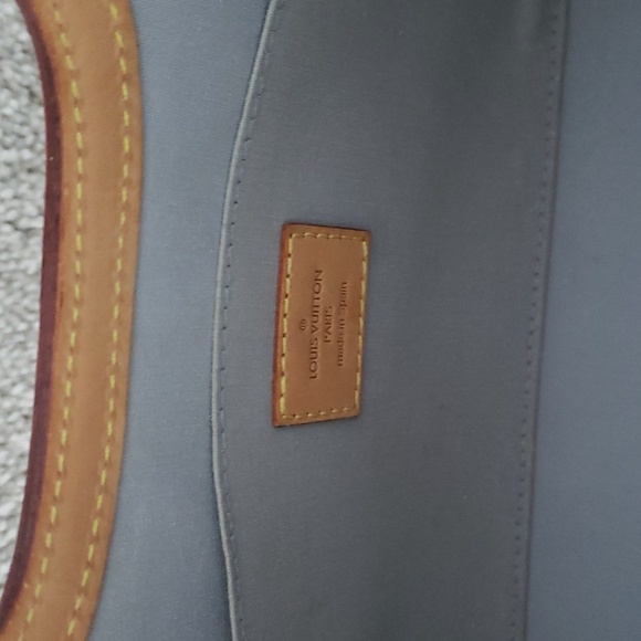 Louis Vuitton Yellow Vernis Roxbury 2 way Authentic - Picture 13 of 13